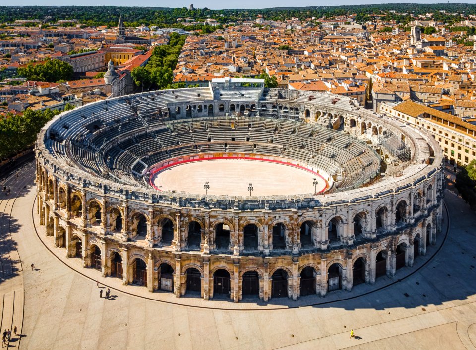 Římská aréna v Nîmes z ptačí perspektivy. Foto: Adobe Stock