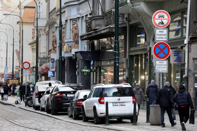 V Praze 1 v současnosti neplatí pokuty za parkování zhruba polovina lidí. Ilustrační foto: Ludvík Hradilek, Deník N