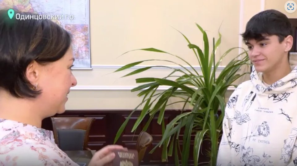 Občan Ukrajiny Filipp Golovňa získal v září 2022 ruský pas. A pak si ho adoptovala ruská ombudsmanka. Zdroj: Televize 360tv