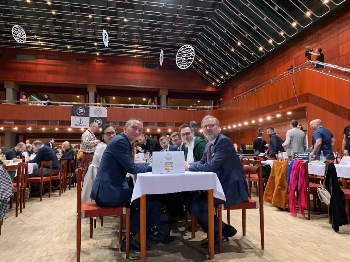 Na Celostátní fórum Pirátů dorazil i premiér Petr Fiala. Foto: Kateřina Frouzová, Deník N