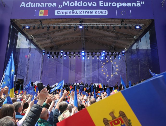 Demonstrace na podporu vstupu Moldavska do EU, 21. 5. 2023. Promluvila na ní prezidentka Maia Sandu nebo předsedkyně Evropského parlamentu Roberta Metsola. Foto: Vladislav Culiomza, Reuters