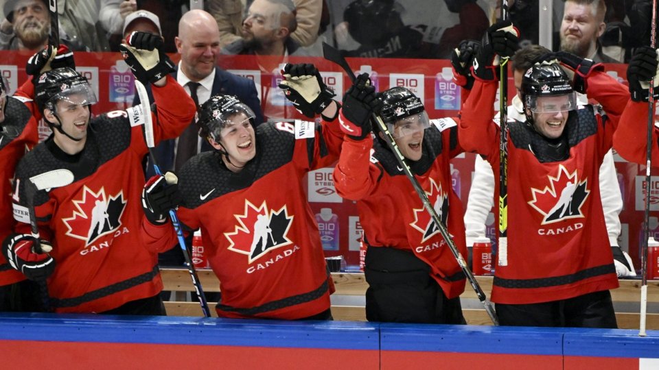 Hokejisté Kanady se radují po vítězství nad Německem ve finále MS 2023. Foto: ČTK