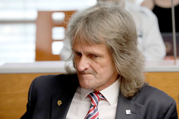 Děkan NF VŠE Miroslav Ševčík na zasedání Akademického senátu VŠE. Foto: Ludvík Hradilek, Deník N