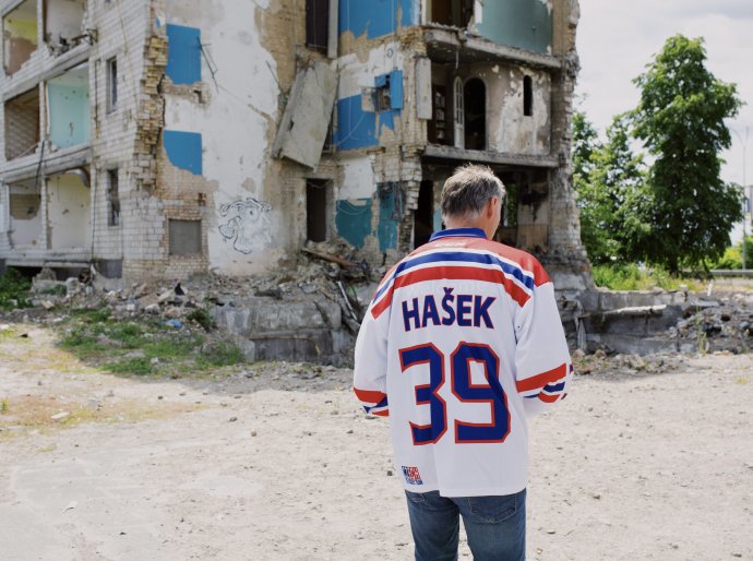 Bývalý hokejista Dominik Hašek navštívil místa, která loni zničili ruští vojáci. Foto: Ukrajinská hokejová federace