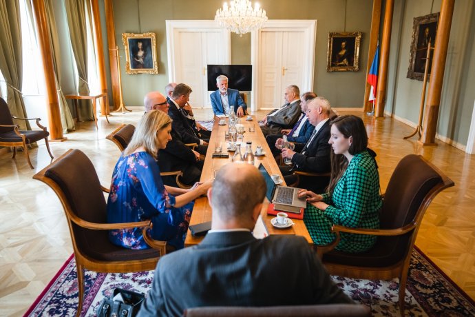 Setkání prezidenta Petra Pavla se skupinou poradců k zahraniční politice v květnu 2023. Foto: Tomáš Fongus, Kancelář prezidenta republiky