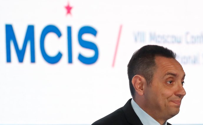 Aleksandar Vulin v roce 2019, ještě jako srbský ministr obrany, na mezinárodní bezpečnostní konferenci v Moskvě. Foto: Maxim Šemetov, Reuters