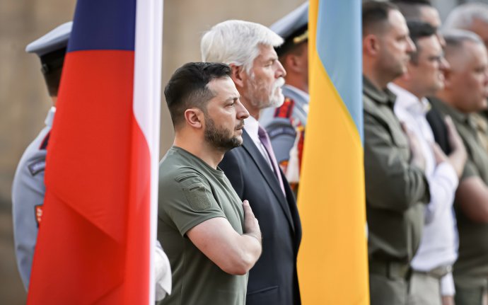 Petr Pavel uvítal před Pražským hradem Volodymyra Zelenského. Foto: Gabriel Kuchta, Deník N