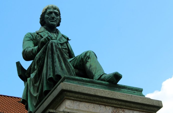 Jungmannův pomník v blízkosti jeho někdejšího pražského bydliště v roce 1878 otevíral cestu k monumentalizaci představitelů českého národního hnutí 19. století. Foto: ČTK