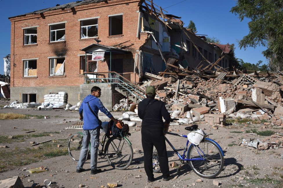 Zničené budovy ve městě Orichiv po ruských útocích. Foto: ČTK / AP / Andriy Andriyenko