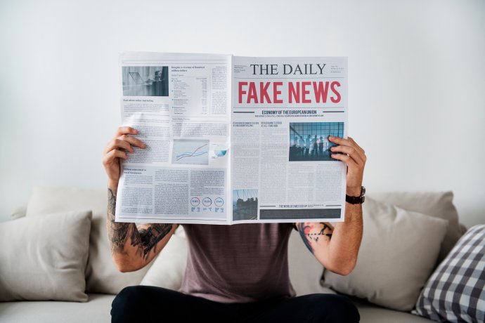 Falešné noviny nazvané The Daily Fake News. Ilustrační foto: Rawpixel.com, Adobe Stock