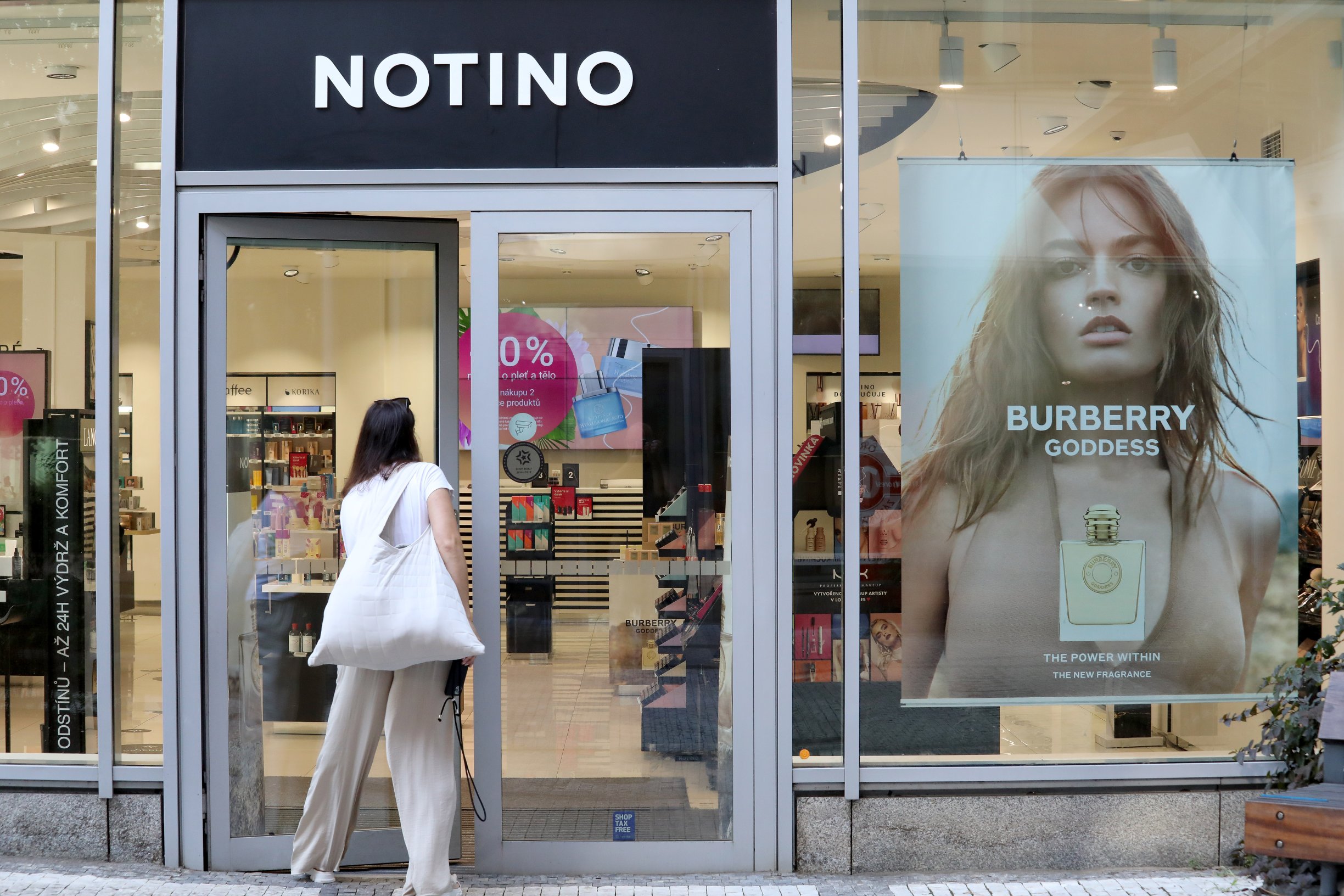 Majetkové přesuny v Notinu. Jak je teď ovládaná největší tuzemská parfumerie