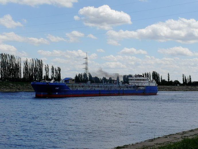 Ruský tanker Sig. Foto: P. Fisxo, Wikimedia Commons, CC BY-SA 4.0