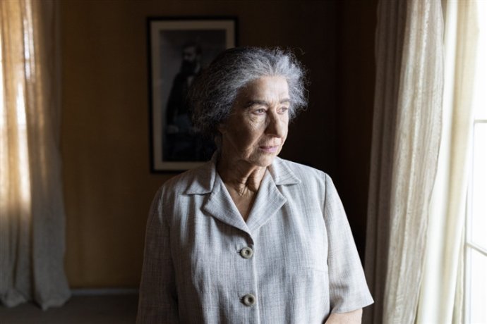 Helen Mirren ve filmu Golda - Železná lady Izraele. Foto: Bleecker Street / ShivHans Pictures
