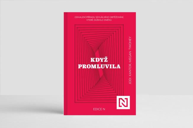 Když promluvila. Odhalení případu sexuálního obtěžování, které zažehlo změnu