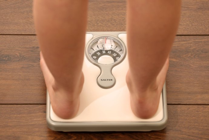 Děti v naší obezitologické ambulanci jsou schopné za měsíc v nápojích vypít navíc dvě kila cukru a za rok je to 25 kilogramů, říká obezitolog. Ilustrační foto: PA Images / Profimedia