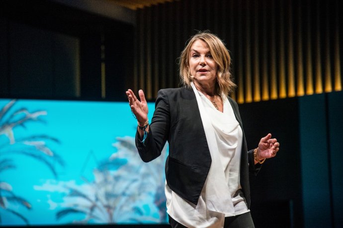 Esther Perel mluví devíti jazyky, terapie vede v sedmi z nich. Foto: ČTK/AP/Amy Harris