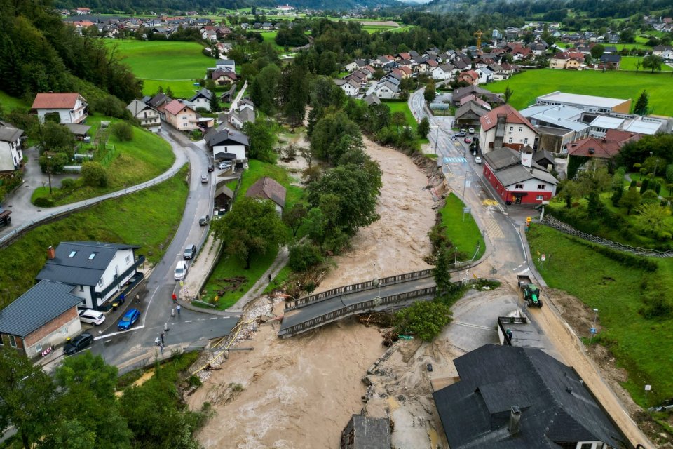 Zatopená oblast ve vesnici Stahovica ve Slovinsku. Foto: Miro Majcen, ČTK/AP