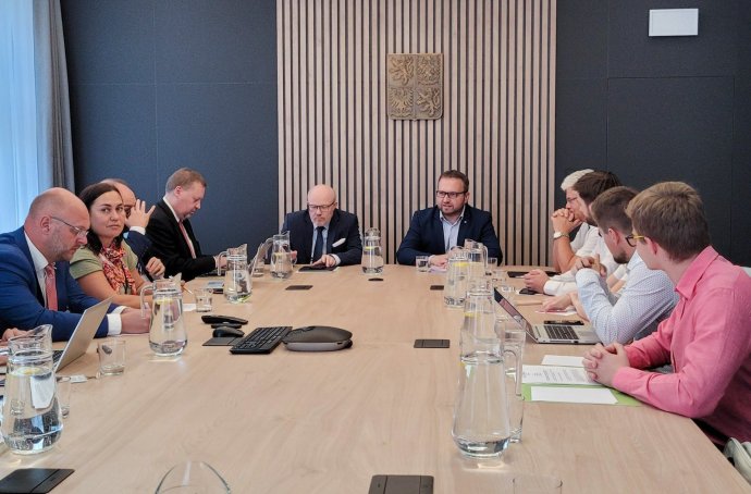 Pondělní jednání ministrů Vlastimila Válka a Mariana Jurečky s mladými lékaři. Foto: platforma X Vlastimila Válka