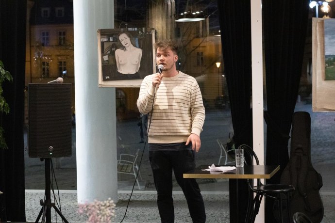 Telefonování s doktorkou mi způsobuje panickou ataku, ale při stand-up vystoupení před šedesáti lidmi se bojím zaseknutí paradoxně mnohem míň. Foto: Sabína Hoosová, Masarykova studentská unie