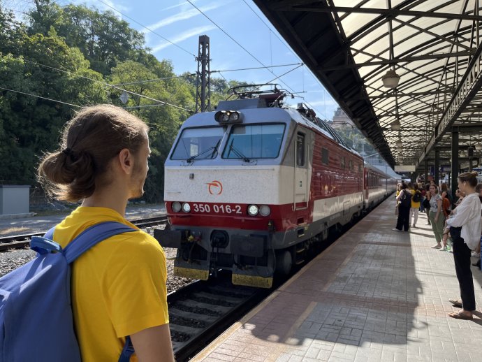 Vlak z Prahy využilo téměř 350 lidí, kapacita byla přes 500 míst. Foto: Matěj Škop, Deník N