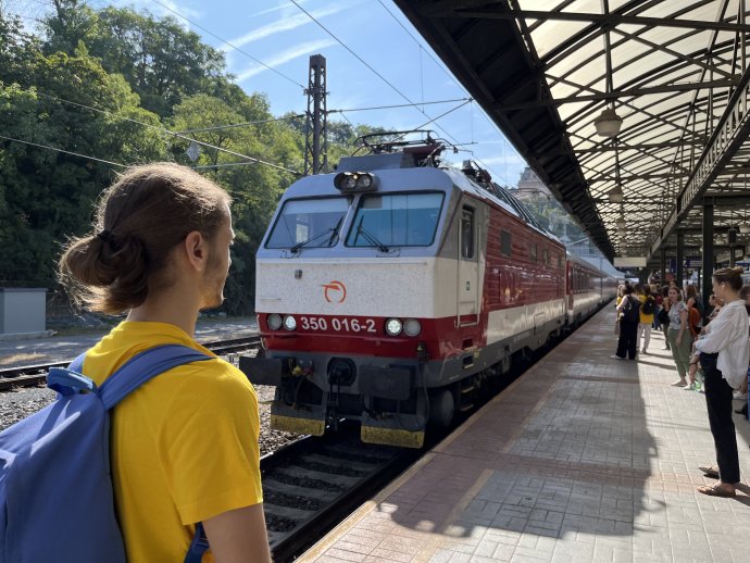Vlak z Prahy využilo téměř 350 lidí, kapacita byla přes 500 míst. Foto: Matěj Škop, Deník N