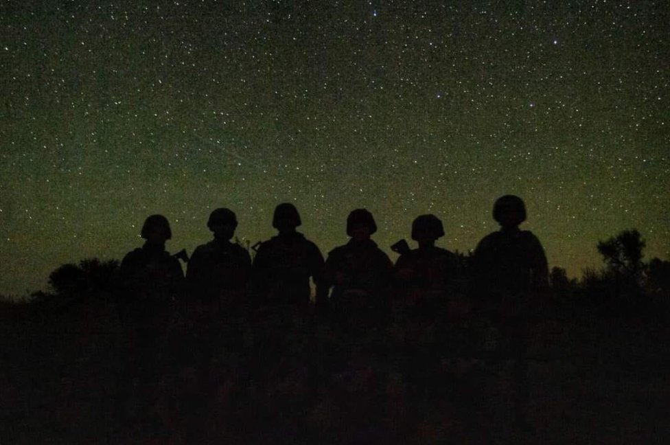 Foto ukrajinských vojáků, trochu ve stylu seriálu Band of Brothers. Foto: Generální štáb Ozbrojených sil Ukrajiny