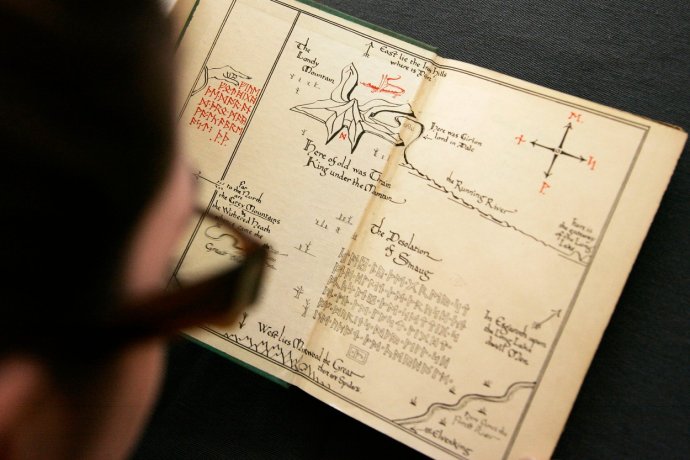 Tolkien stvořil svět ve svých knihách a ten stvořený svět je jako kniha, každý kámen či strom v něm vypráví nějaký příběh a je proto nezastupitelný a nenahraditelný. Foto: ČTK