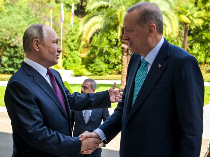 Nejdřív vystrnadíme USA a pak si rozdělíme sféry vlivu na Blízkém východě (Vladimír Putin a Recep Tayyip Erdogan při setkání v Soči, září 2023). Foto: ČTK/AP