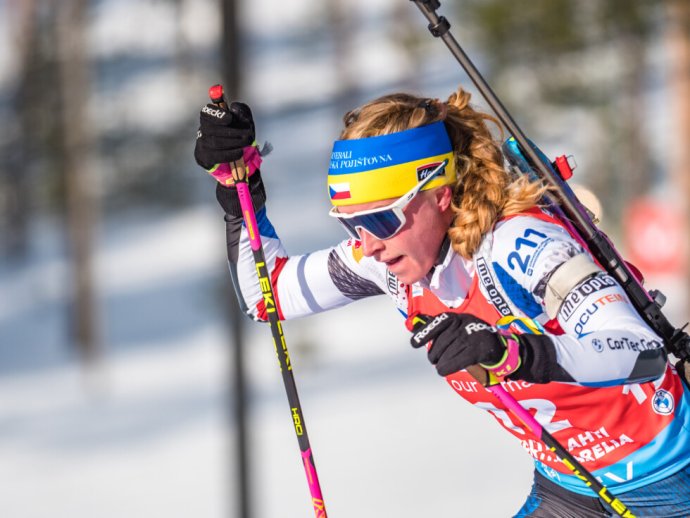 Markéta Davidová s ukrajinskými barvami na výstroji. Foto: Petr Slavík, Český biatlon