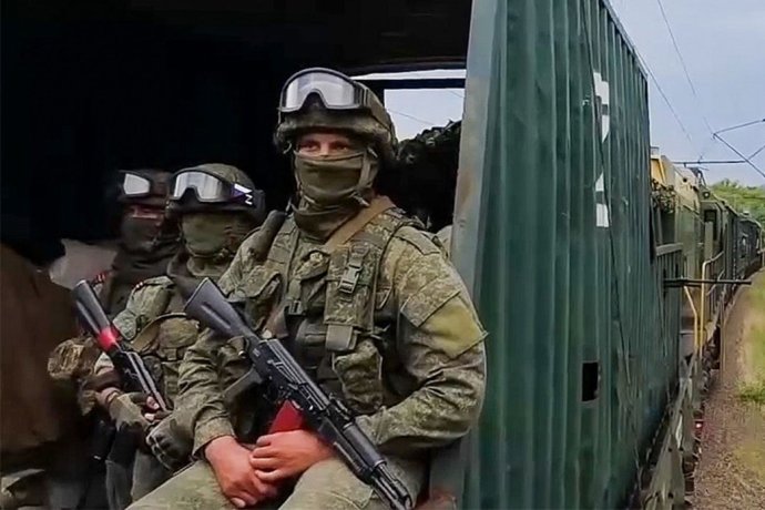 Ruští vojáci ve vlaku směřujícím na Ukrajinu. Foto: Ministerstvo obrany RF