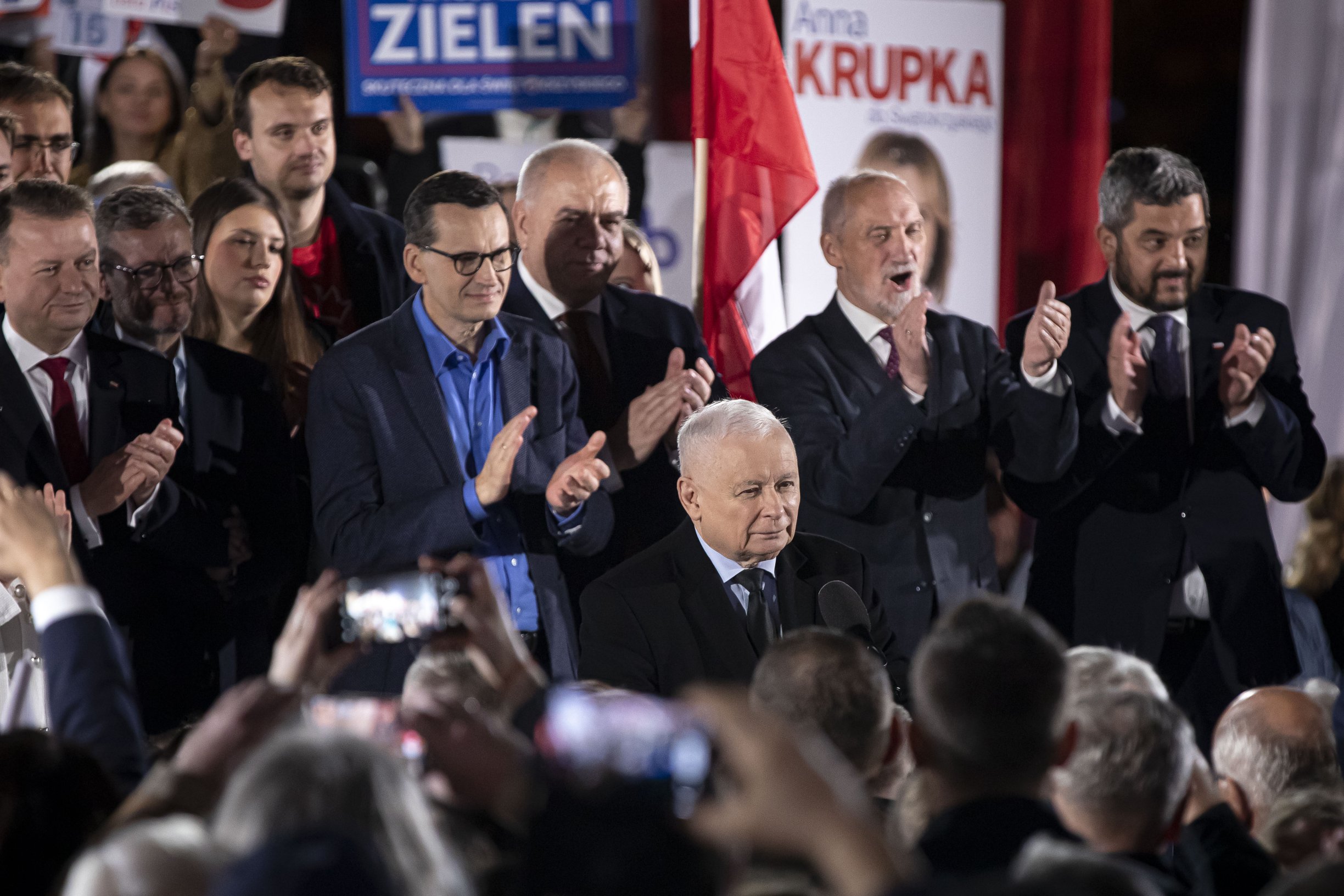 Z polské PiS odchází bývalý premiér Morawiecki, Kaczyński chce rozpad strany zastavit