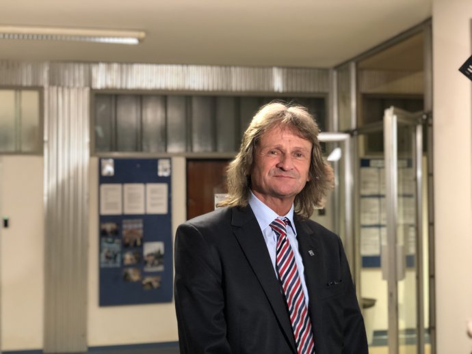 Bývalý děkan Národohospodářské fakulty Vysoké školy ekonomické Miroslav Ševčík před zasedáním fakultního senátu. Foto: Tomáš Linhart, Deník N