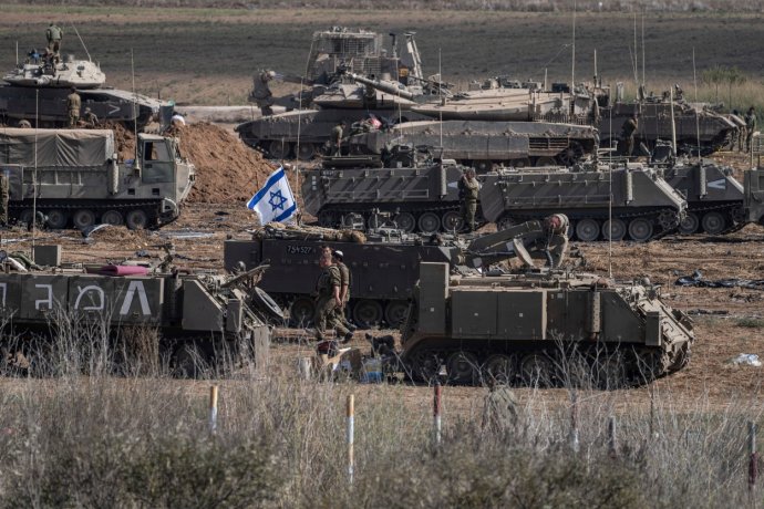 Izraelské jednotky se poblíž hranic s pásmem Gazy připravují na úder proti teroristům. Foto: ČTK/AP