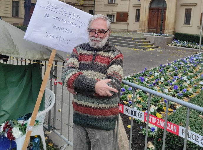 Jiří Gruntorád na hladovce před Strakovou akademií. Foto: Natálie Šebestová