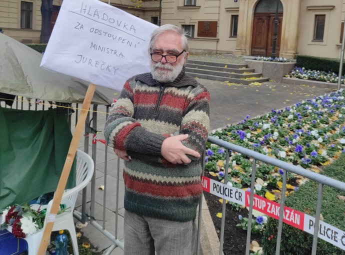 Jiří Gruntorád na hladovce před Strakovou akademií. Foto: Natálie Šebestová