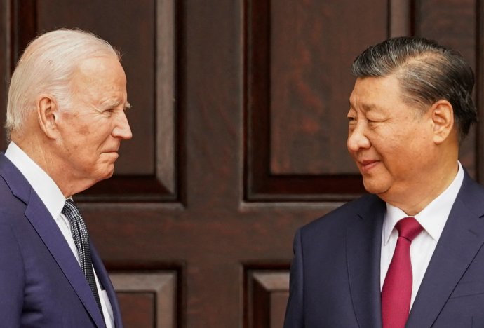 Americký prezident Joe Biden se po roce setkal s čínským prezidentem Si Ťin-Pchingem. Tentokrát na americké půdě v San Franciscu. Foto: Kevin Lamarque, Reuters