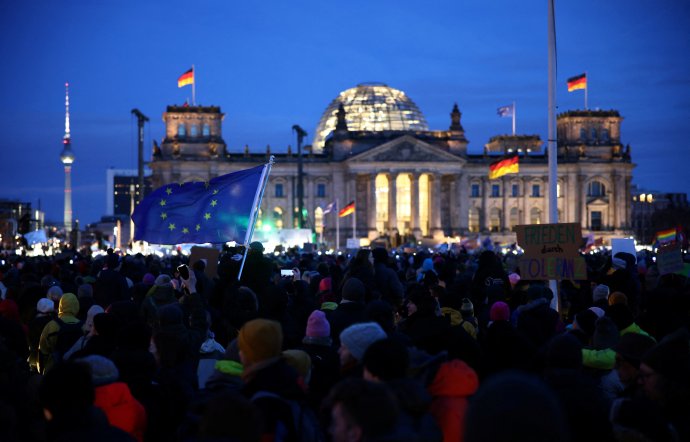 Včerejší berlínská demonstrace proti straně Alternativa pro Německo (AfD) a za ochranu demokracie. Foto: Liesa Johannssen, Reuters