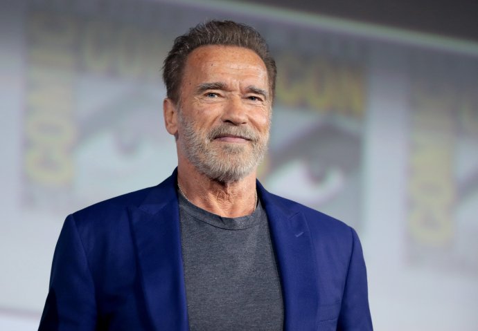 Arnold Schwarzenegger prožil před dvanácti lety nejhlubší dno svého života, když nemanželským poměrem zavinil rozpad své rodiny. O tom, jak se z něj dostal, napsal knihu Buďte užiteční. Foto: Gage Skidmore, Flickr