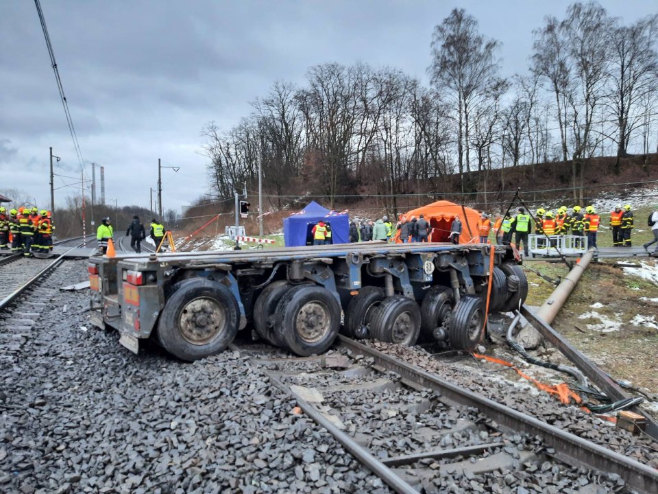 Nehoda vlaku a nákladního auta. Foto: Policie ČR