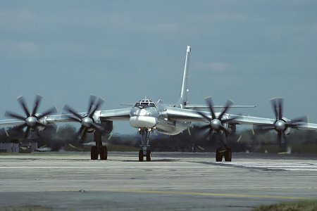 Zničili Ukrajinci dost bombardérů? Kde má Rusko úzké hrdlo? A útočí před summitem víc? Data dávají odpovědi