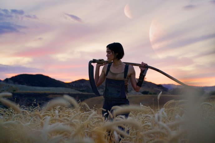 Sofia Boutella jako Kora v prvním filmu Rebel Moon. Foto: Netflix
