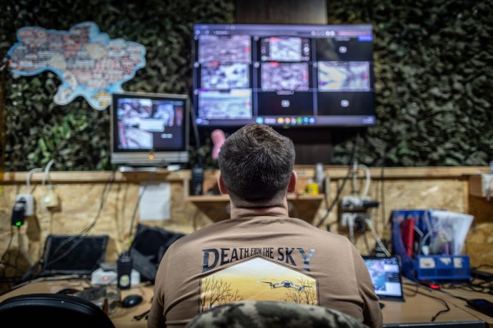 Ovládání dronů v ukrajinské armádě. Foto :Tomáš Benedikovič, Denník N
