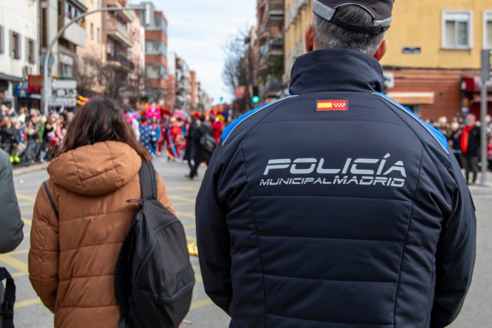Policista v Madridu. Foto: SaucE ReQuEs, Adobe Stock
