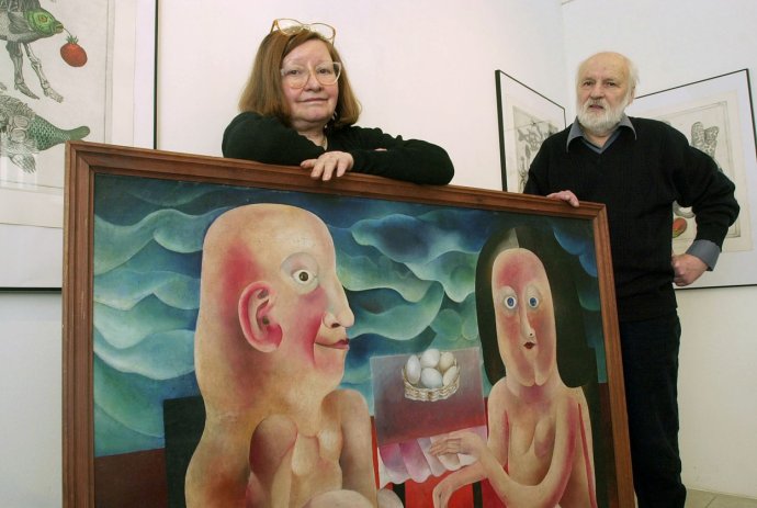 Eva a Jan Švankmajerovi nad jedním z jejích obrazů. Archivní snímek z roku 2004. Foto: ČTK / Eret Petr
