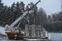 Ve spojitosti s ruskou agresí na Ukrajině Estonsko spolu s dalšími baltskými zeměmi odstraňuje památníky padlých vojáků Rudé armády z druhé světové války. Připomínají totiž sovětskou okupaci, která následovala. Rusku se to nelíbí. Foto: ČTK/AP