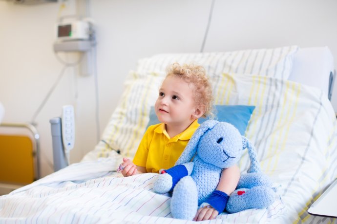 Podle nemocničních pediatrů je sice potřeba nějakou změnu učinit, musí se však důkladně promyslet. Ilustrační foto: Adobe Stock