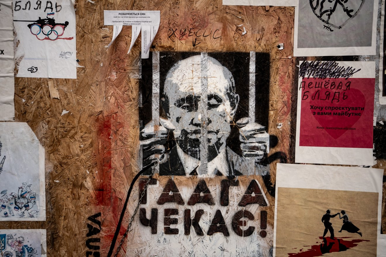 Válečná stezka: Optimismus na jednáních, ale ruský teror sílí. Rakety poslaly do tmy město velké jak Praha