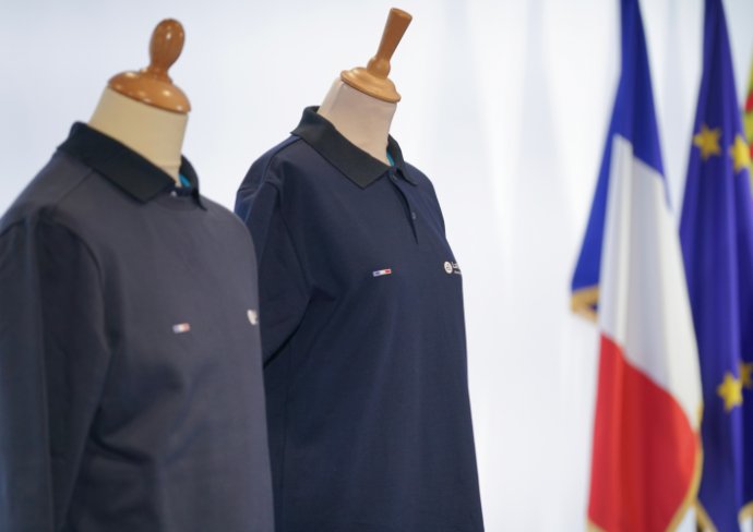 Vystavené školní uniformy. Foto: úřad regionu Auvergne-Rhône-Alpes
