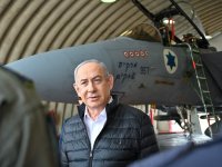 Izraelský premiér Netajnahu na letecké základně Tel Nof 11. dubna. Foto: Kobi Gideon, úřad předsedy vlády