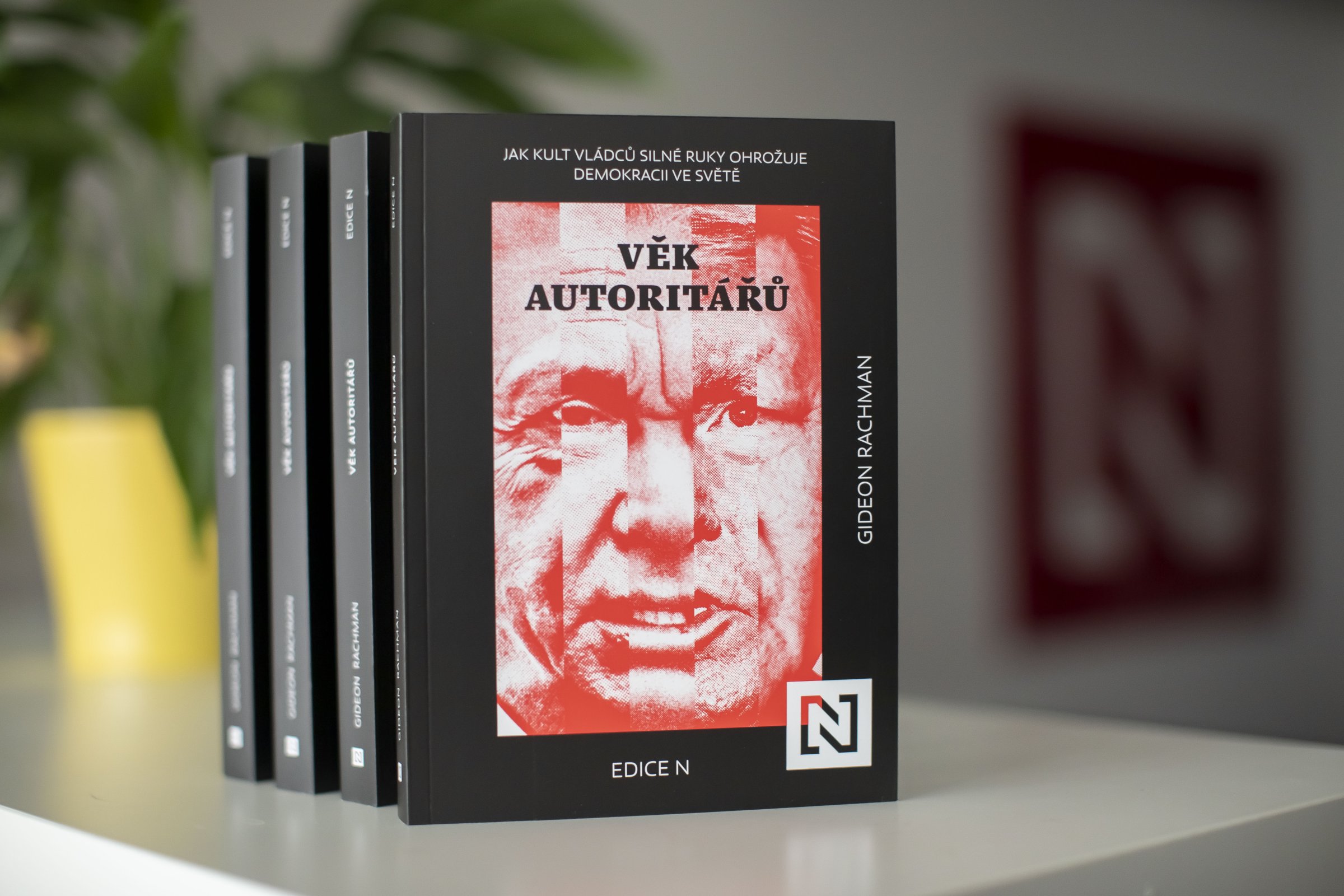 Věk autoritářů. Jak kult vládců silné ruky ohrožuje demokracii ve světě